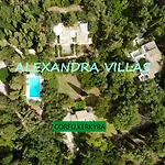 Nyaraló Alexandra *